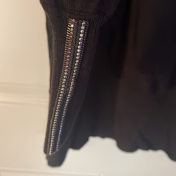 Thalia Sodi NWT cold shoulder sweater with bling Medium sequins oversized - Picture 8 of 15